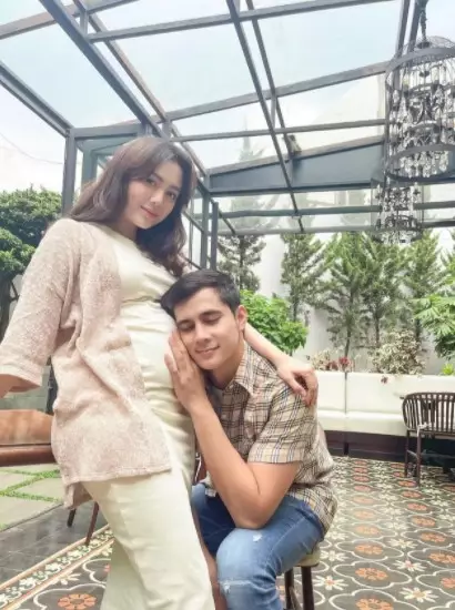 potret Carlo Milk jadi suami siaga © Instagram