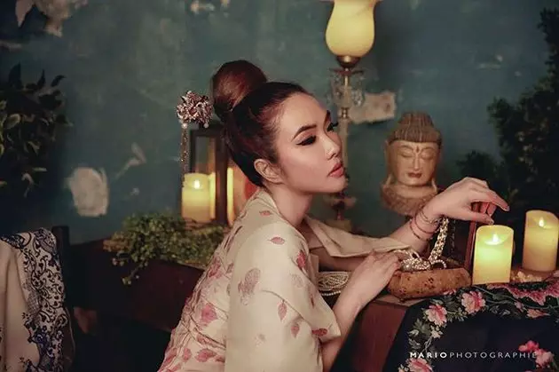 gaya gisella anastasia dalam nuansa imlek © instagram