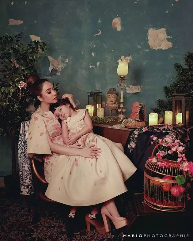 gaya gisella anastasia dalam nuansa imlek © instagram