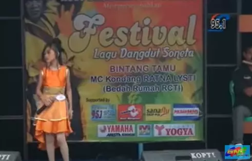 Potret lawas Ega D'Academy manggung saat SD © berbagai sumber Potret lawas Ega D'Academy manggung saat SD © berbagai sumber