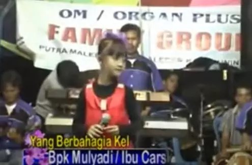 Potret lawas Ega D'Academy manggung saat SD © berbagai sumber Potret lawas Ega D'Academy manggung saat SD © berbagai sumber