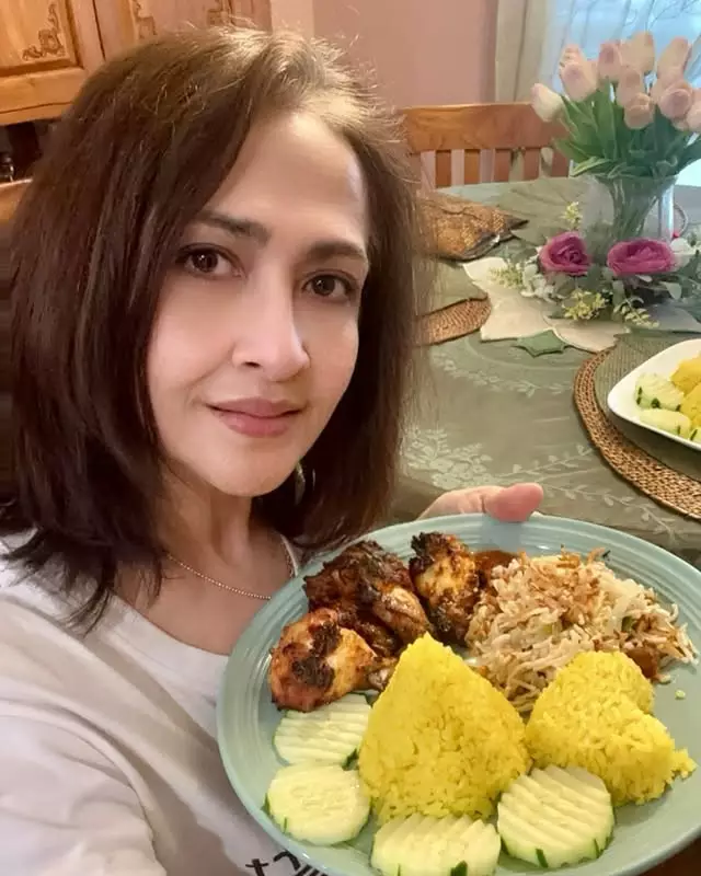 Mantan diplomat, ini 11 potret terbaru Shirley Malinton 'gadis Warkop' berbagai sumber