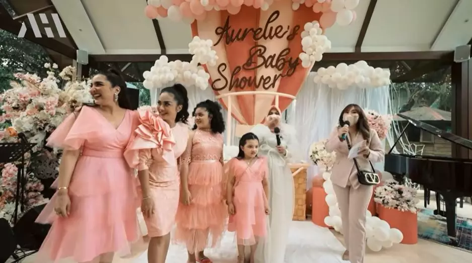 baby shower Aurel Hermansyah Berbagai sumber