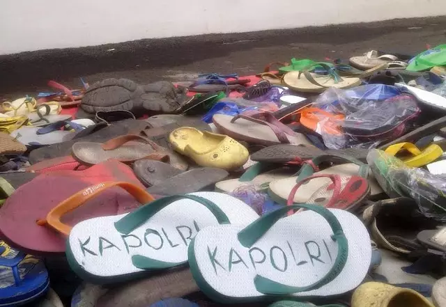 cara amankan sandal malah lucu © 1cak.com cara amankan sandal malah lucu © 1cak.com