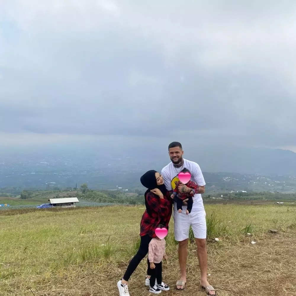 Potret terbaru Diego Michiels bareng istri Instagram