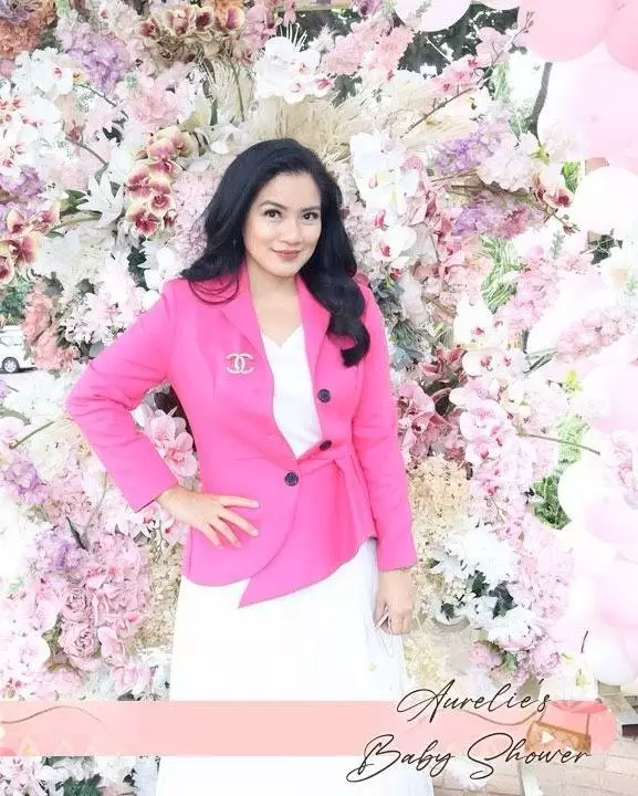 Gaya seleb di baby shower Aurel Hermansyah © berbagai sumber Gaya seleb di baby shower Aurel Hermansyah © berbagai sumber