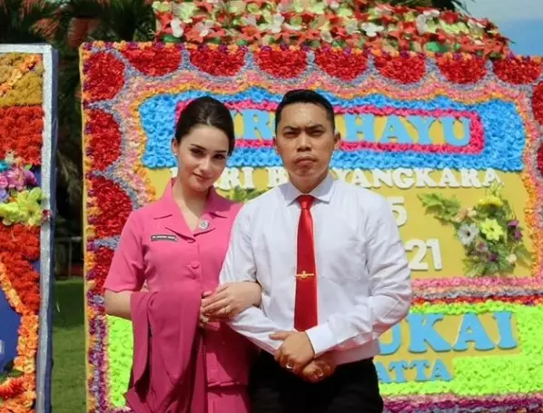 potret Cristina Laws ibu Bhayangkari bak barbie © Instagram