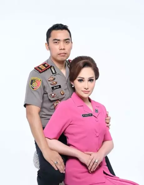 potret Cristina Laws ibu Bhayangkari bak barbie © Instagram