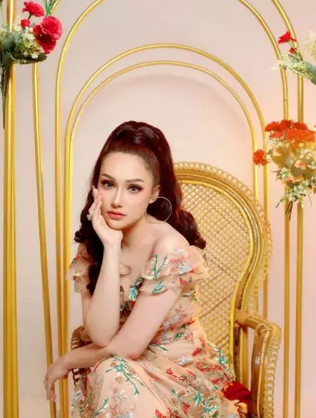 potret Cristina Laws ibu Bhayangkari bak barbie © Instagram