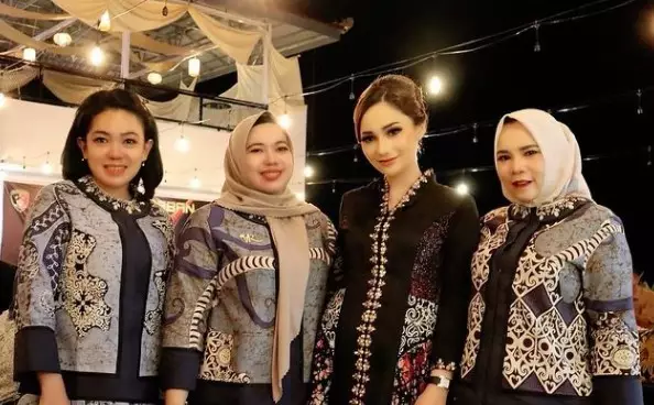 potret Cristina Laws ibu Bhayangkari bak barbie © Instagram