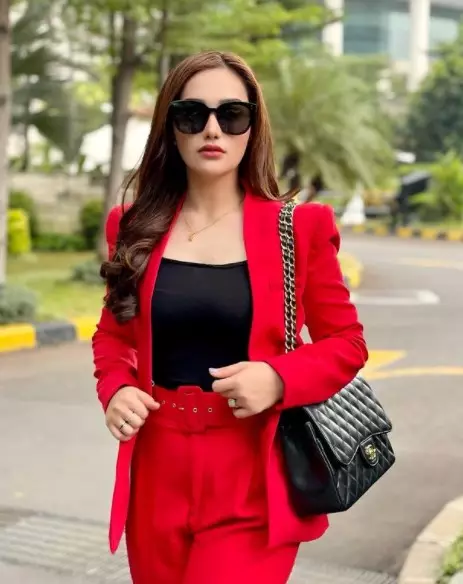 potret Cristina Laws ibu Bhayangkari bak barbie © Instagram