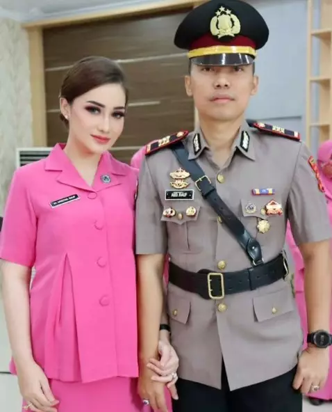 potret Cristina Laws ibu Bhayangkari bak barbie © Instagram