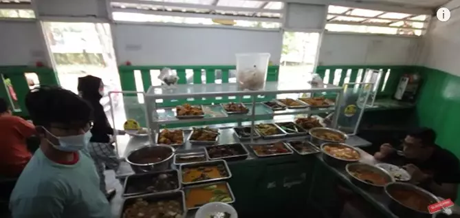 Potret sederhana warteg 21 © YouTube