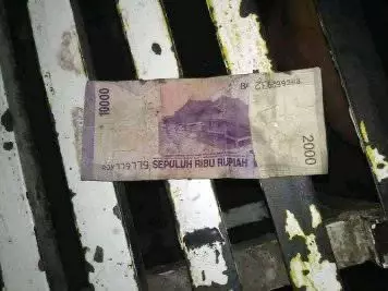 cara orang benerin uang robek lucu © berbagai sumber cara orang benerin uang robek lucu © berbagai sumber