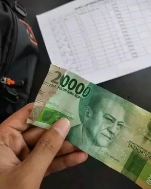 cara orang benerin uang robek lucu © berbagai sumber cara orang benerin uang robek lucu © berbagai sumber