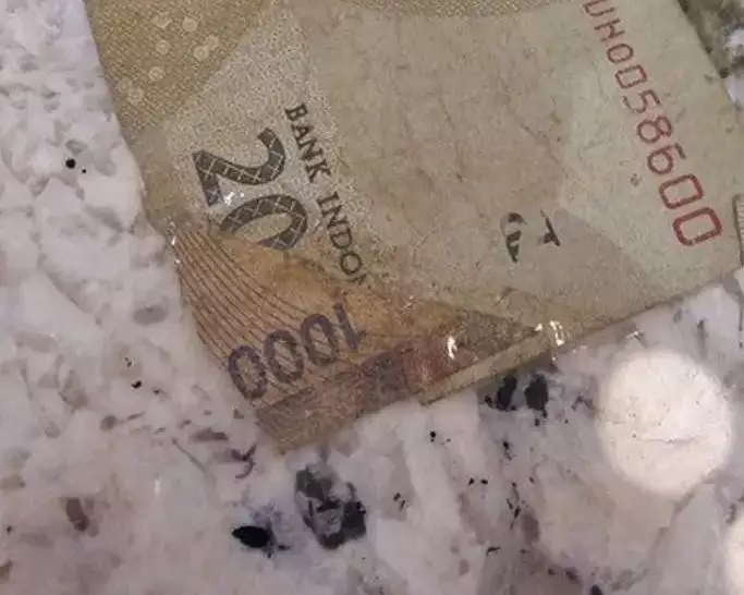 cara orang benerin uang robek lucu © berbagai sumber cara orang benerin uang robek lucu © berbagai sumber