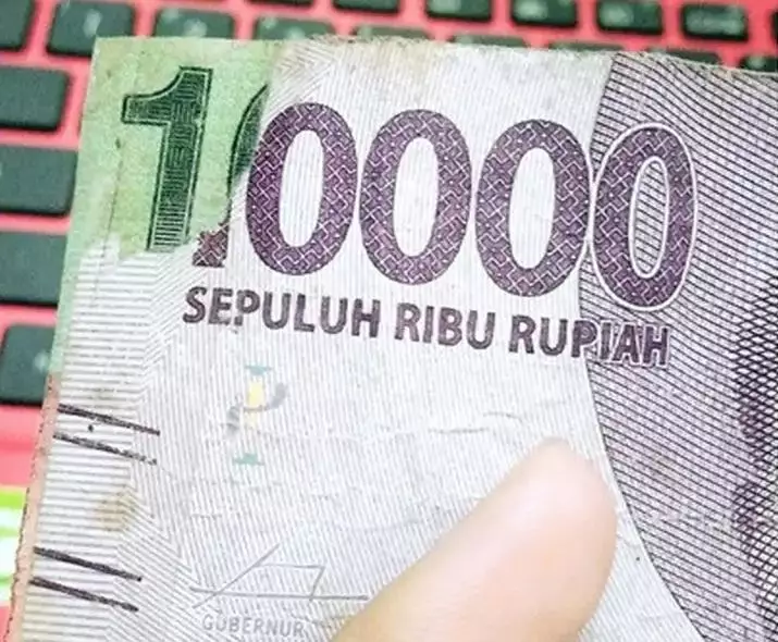 cara orang benerin uang robek lucu © berbagai sumber cara orang benerin uang robek lucu © berbagai sumber