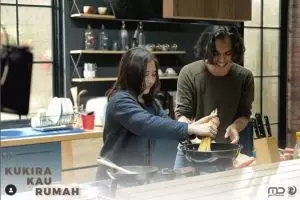 5 Potret keakraban Prilly Latuconsina & pemain film Ku Kira Kau Rumah