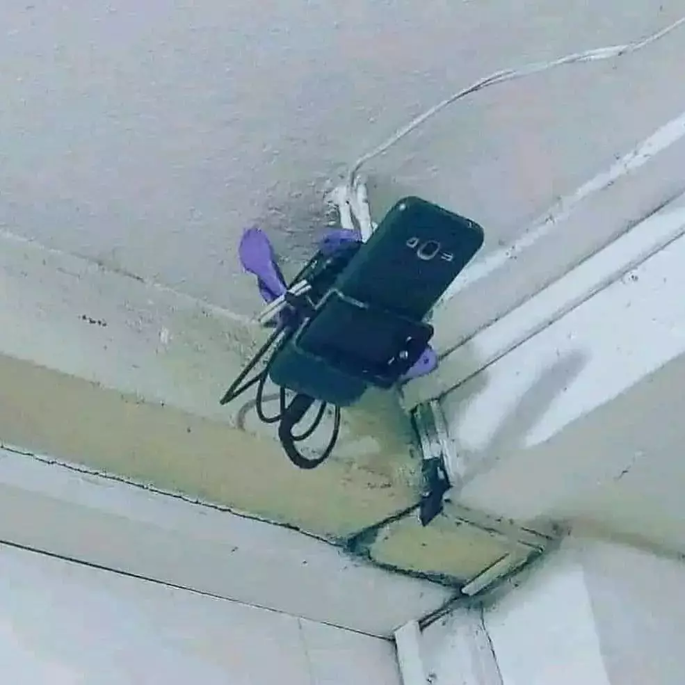 potret lucu orang pakai hp © berbagai sumber potret lucu orang pakai hp © berbagai sumber