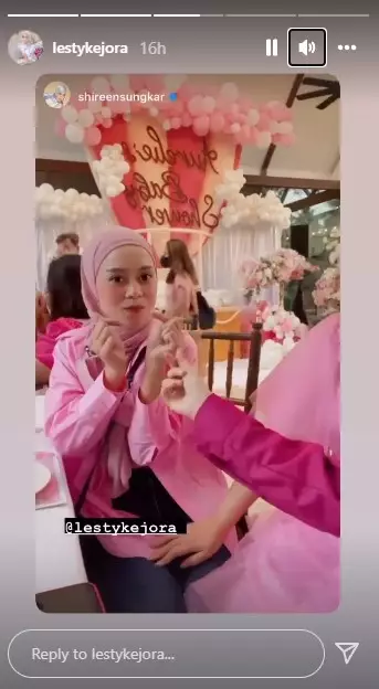 Potret Lesty Kejora di acara baby shower Aurel © Instagram