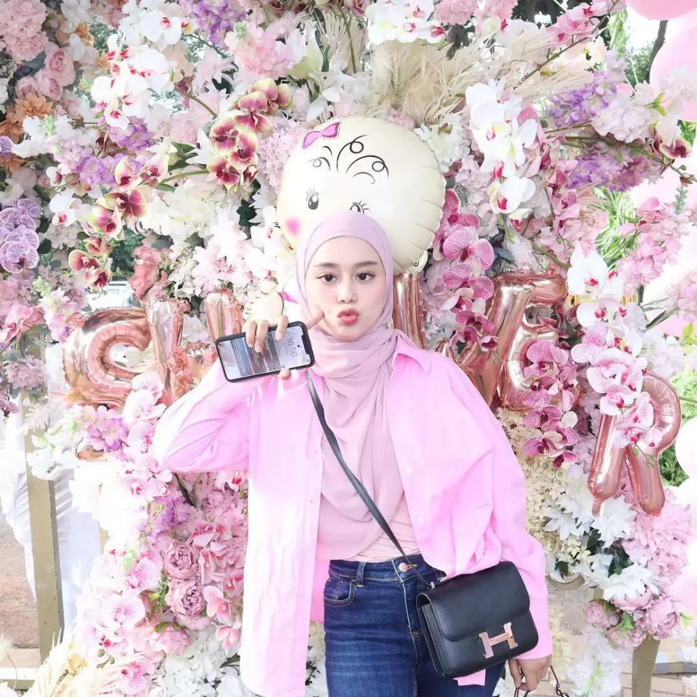 Potret Lesty Kejora di acara baby shower Aurel © Instagram