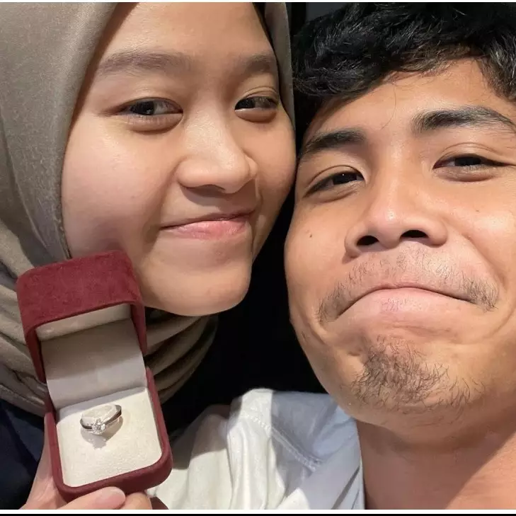 Tak pernah umbar kisah asmara, Bintang Emon sudah lamar kekasihnya