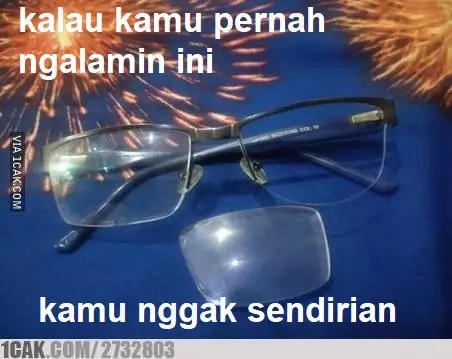 momen lucu dirasakan orang berkacamata © berbagai sumber momen lucu dirasakan orang berkacamata © berbagai sumber