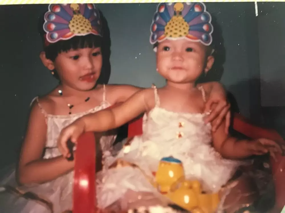 Ayu Ting-Ting dan adiknya dari kecil hingga dewasa © Instagram