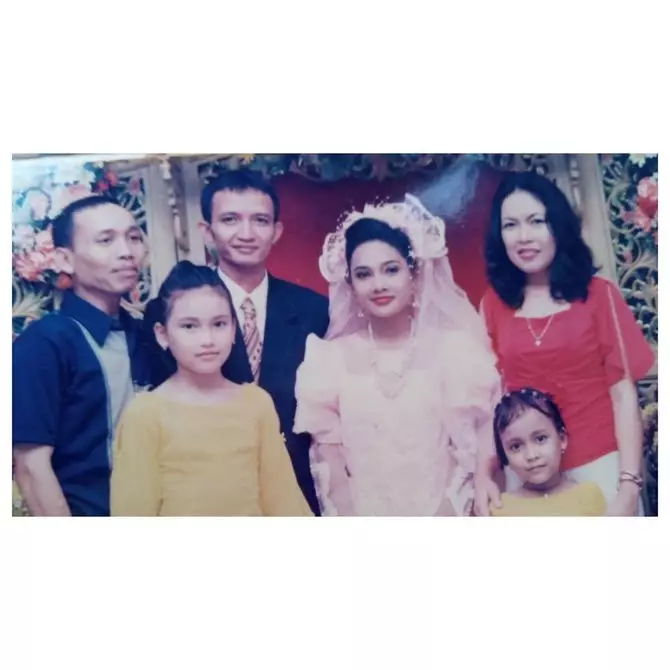 Ayu Ting-Ting dan adiknya dari kecil hingga dewasa © Instagram