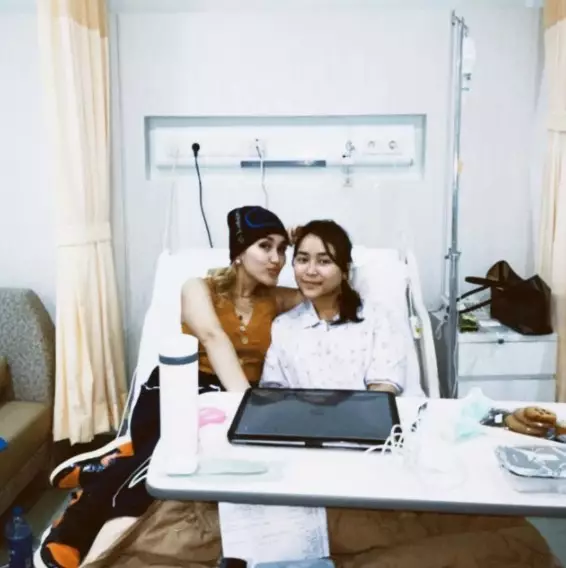 Ayu Ting-Ting dan adiknya dari kecil hingga dewasa © Instagram