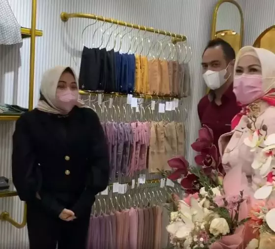 Venna Melinda belanja seserahan Berbagai sumber