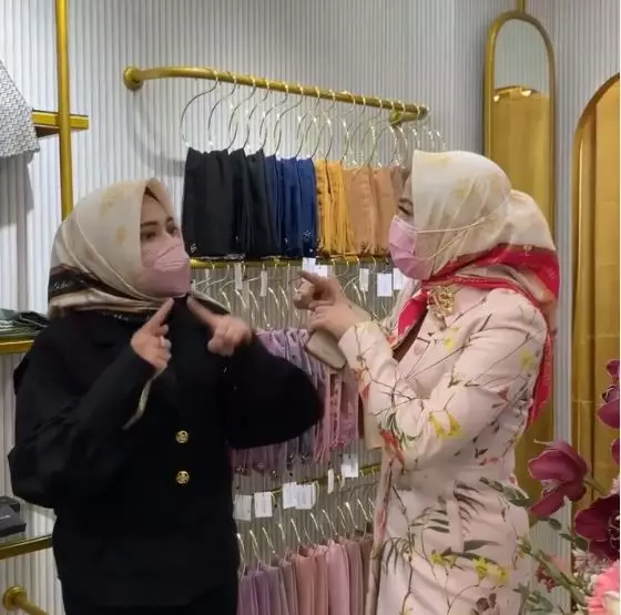 Venna Melinda belanja seserahan Berbagai sumber