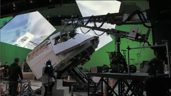 fakta film moonfall © 