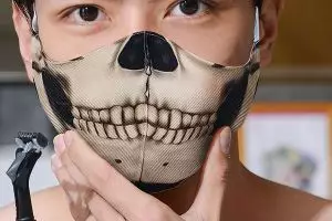 15 Desain unik masker yang bikin salah fokus, kreatif banget
