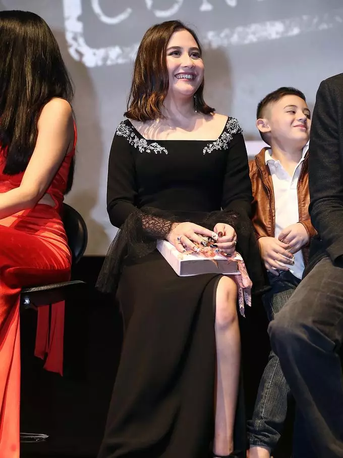 Anggun, 8 gaya Prilly Latuconsina hadiri gala premiere film dan series berbagai sumber