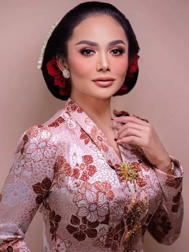 Pesona Krisdayanti saat hadiri momen spesial Aurel Instagram Pesona Krisdayanti saat hadiri momen spesial Aurel Instagram
