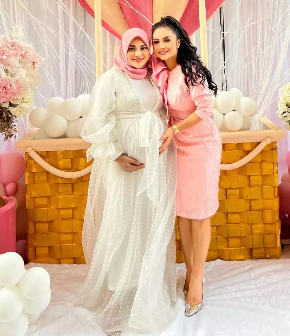Pesona Krisdayanti saat hadiri momen spesial Aurel Instagram Pesona Krisdayanti saat hadiri momen spesial Aurel Instagram