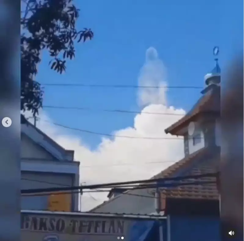 bentuk awan nggak biasa © berbagai sumber