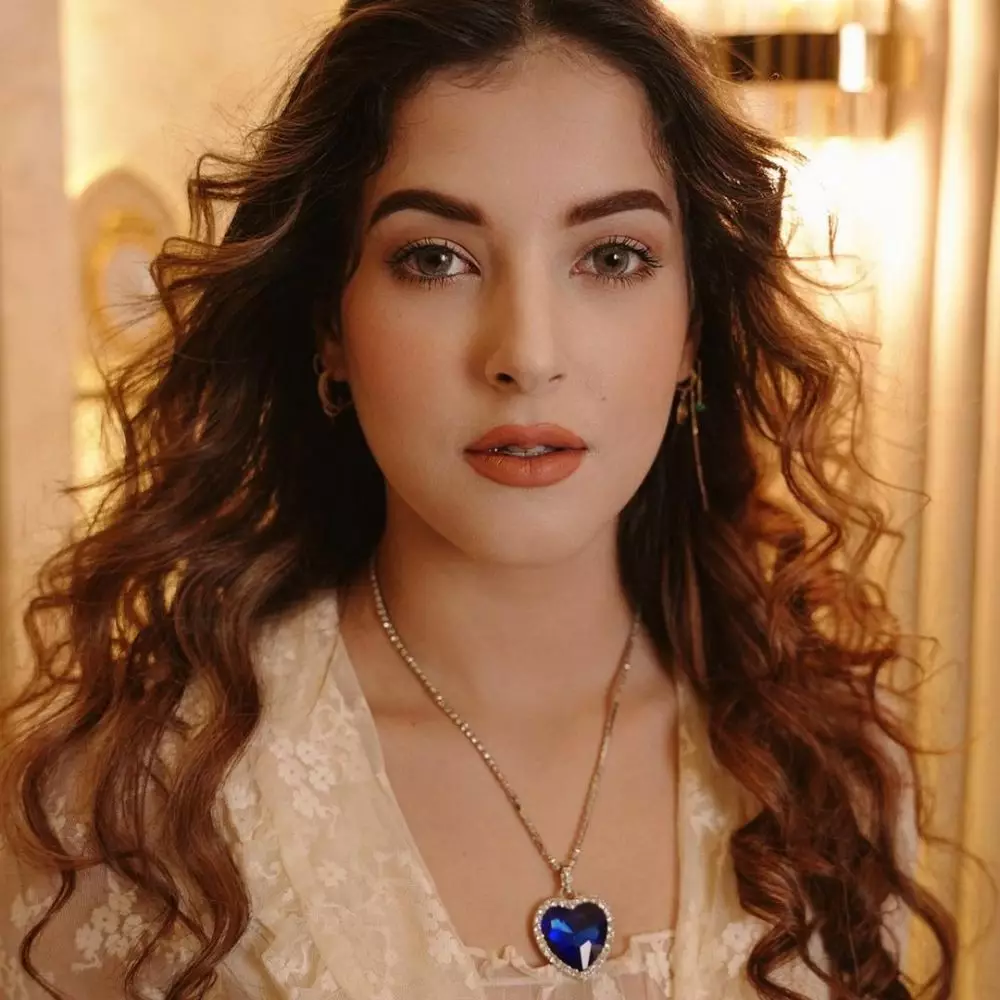 Tasya Farasya tiru dandanan ala Rose © Instagram