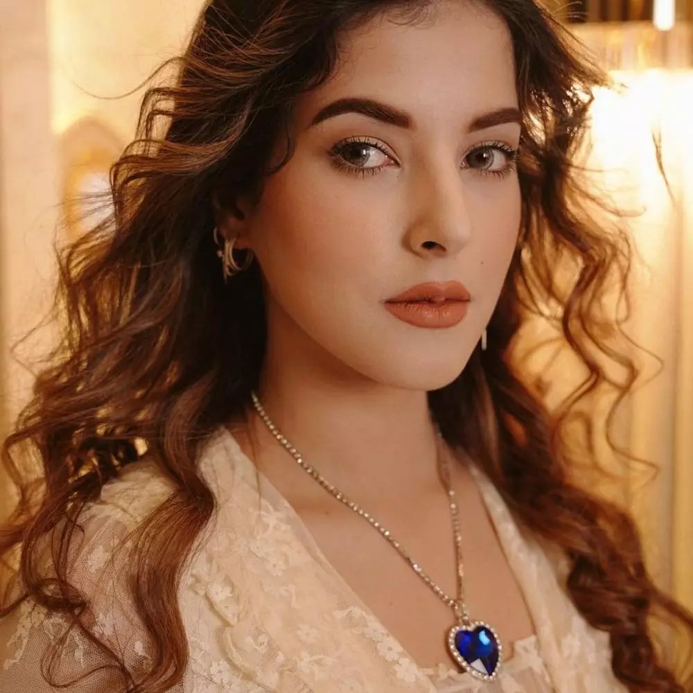 Tasya Farasya tiru dandanan ala Rose © Instagram