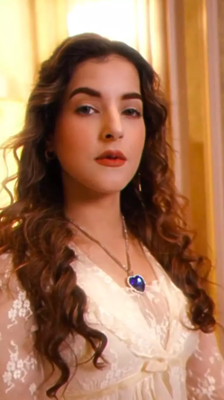 Tasya Farasya tiru dandanan ala Rose © Instagram