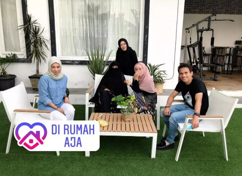 momen mesra adiba khanza dan egy maulana fikri © berbagai sumber