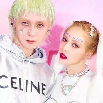 Akhirnya tunangan, intip 7 potret kemesraan HyunA dan DAWN