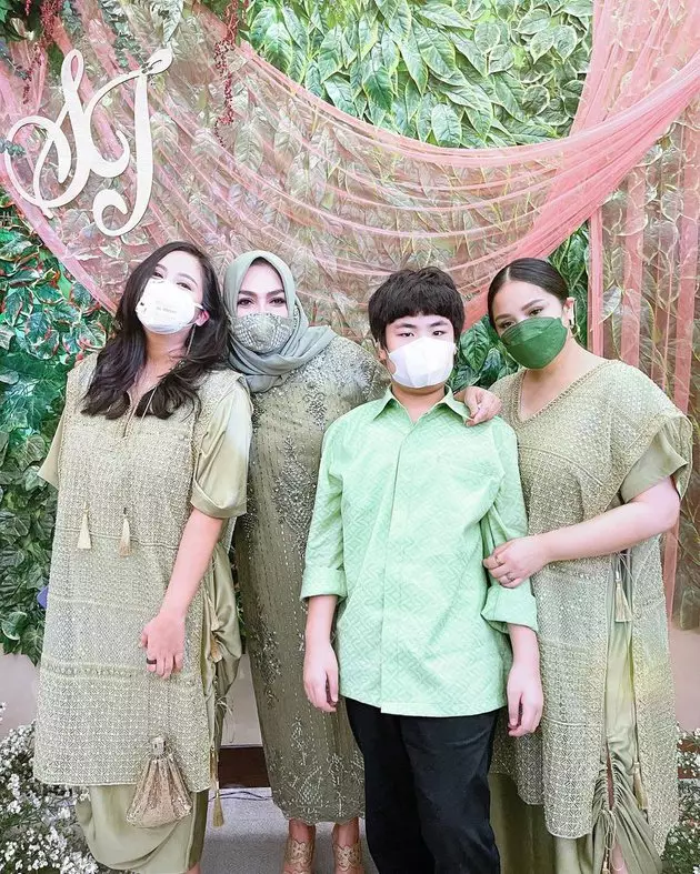 potret nagita slavina di pernikahan sepupu © berbagai sumber potret nagita slavina di pernikahan sepupu © berbagai sumber