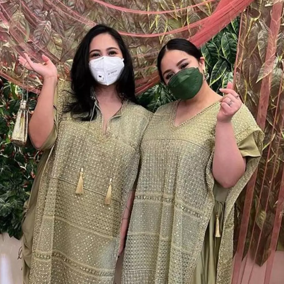 11 Potret Nagita Slavina di pernikahan sepupu, harga heelsnya disorot