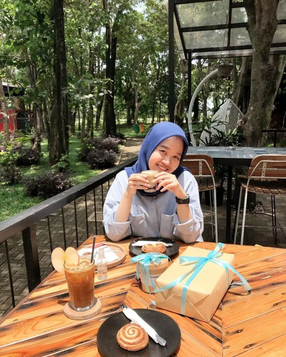 pesona alca octaviani tunangan bintang emon © instagram