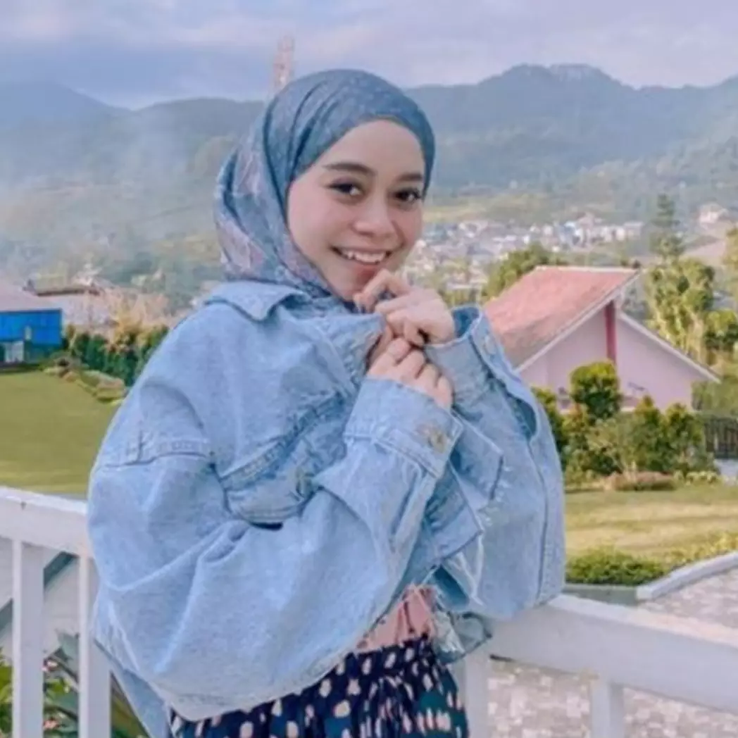 Potret kado anak Lesty dari 9 seleb, stroller hingga bibit pohon