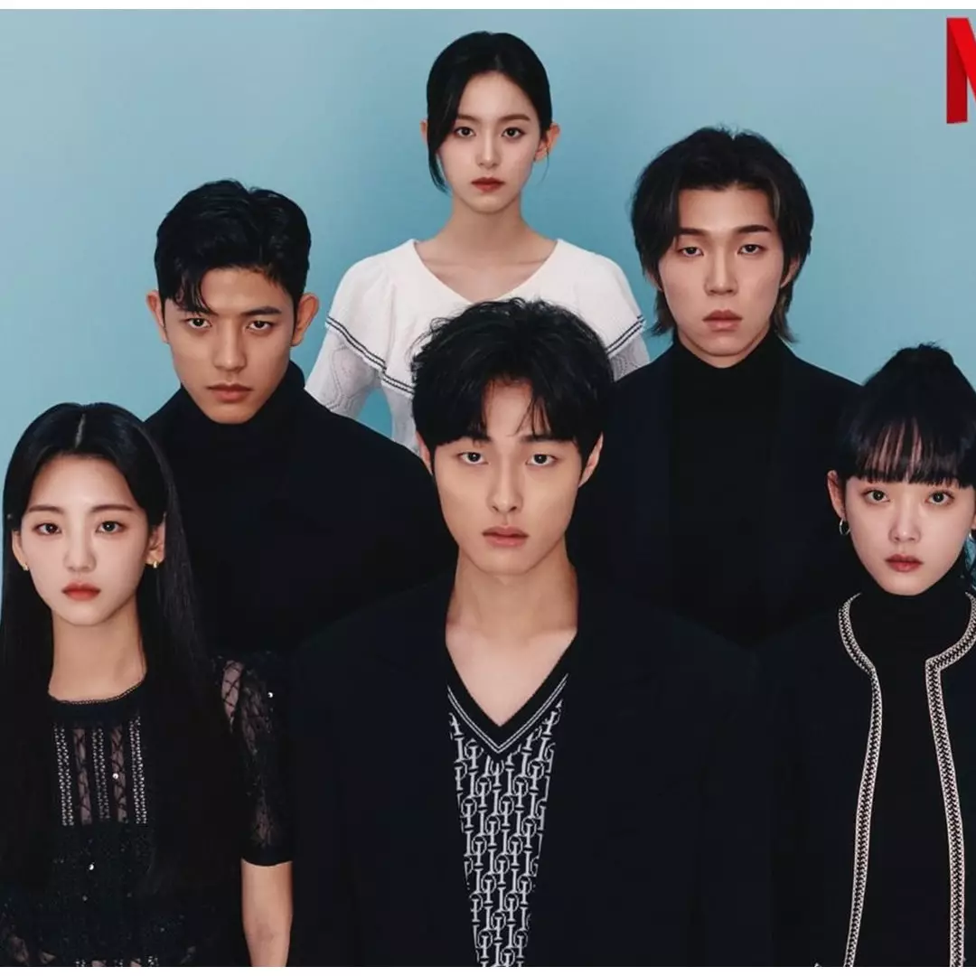 11 Potret pemain All of Us Are Dead di balik layar, kompak dan seru