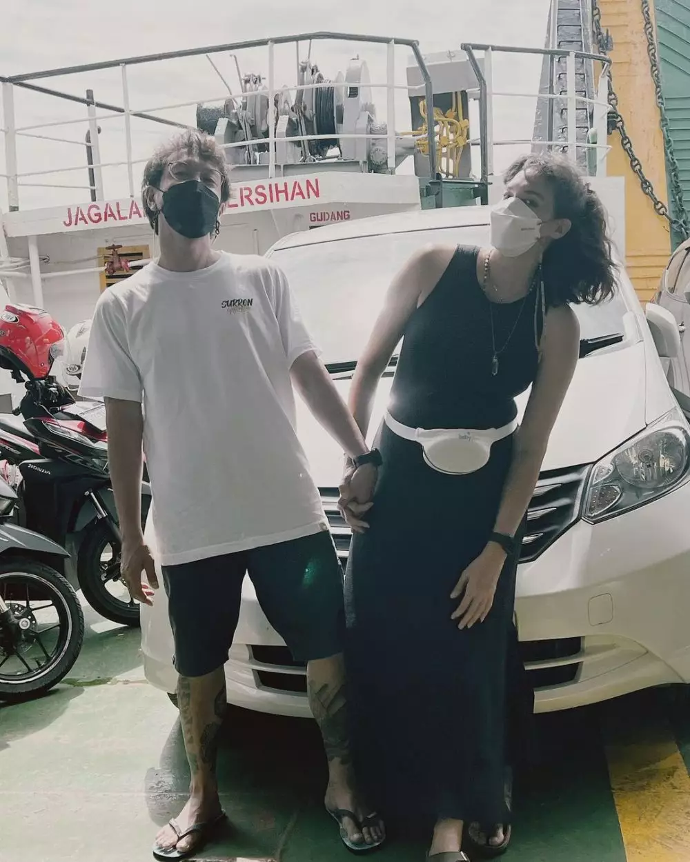 9 Momen bahagia babymoon Nadine Chandrawinata, liburan ke pantai © 2022 brilio.net