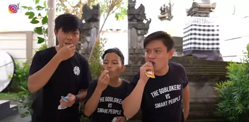 Bobon Santoso bagi puluhan ribu bakso © 2022 berbagai sumber Bobon Santoso bagi puluhan ribu bakso © 2022 berbagai sumber